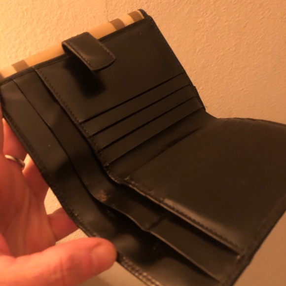 Burberry Wallet - Picture 4 of 6